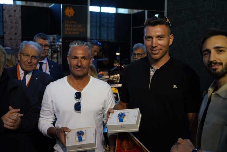 Regata Storica di Venezia: Venezianico premia l’equipaggio vincitore della categoria Uomini su gondolini a due remi