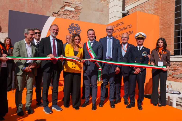 Salone dell’Alto Artigianato Italiano, aperta all’Arsenale la quarta edizione con 163 maestri del saper fare da tutta Italia. Venturini: “Qui il passato dialoga con il futuro”