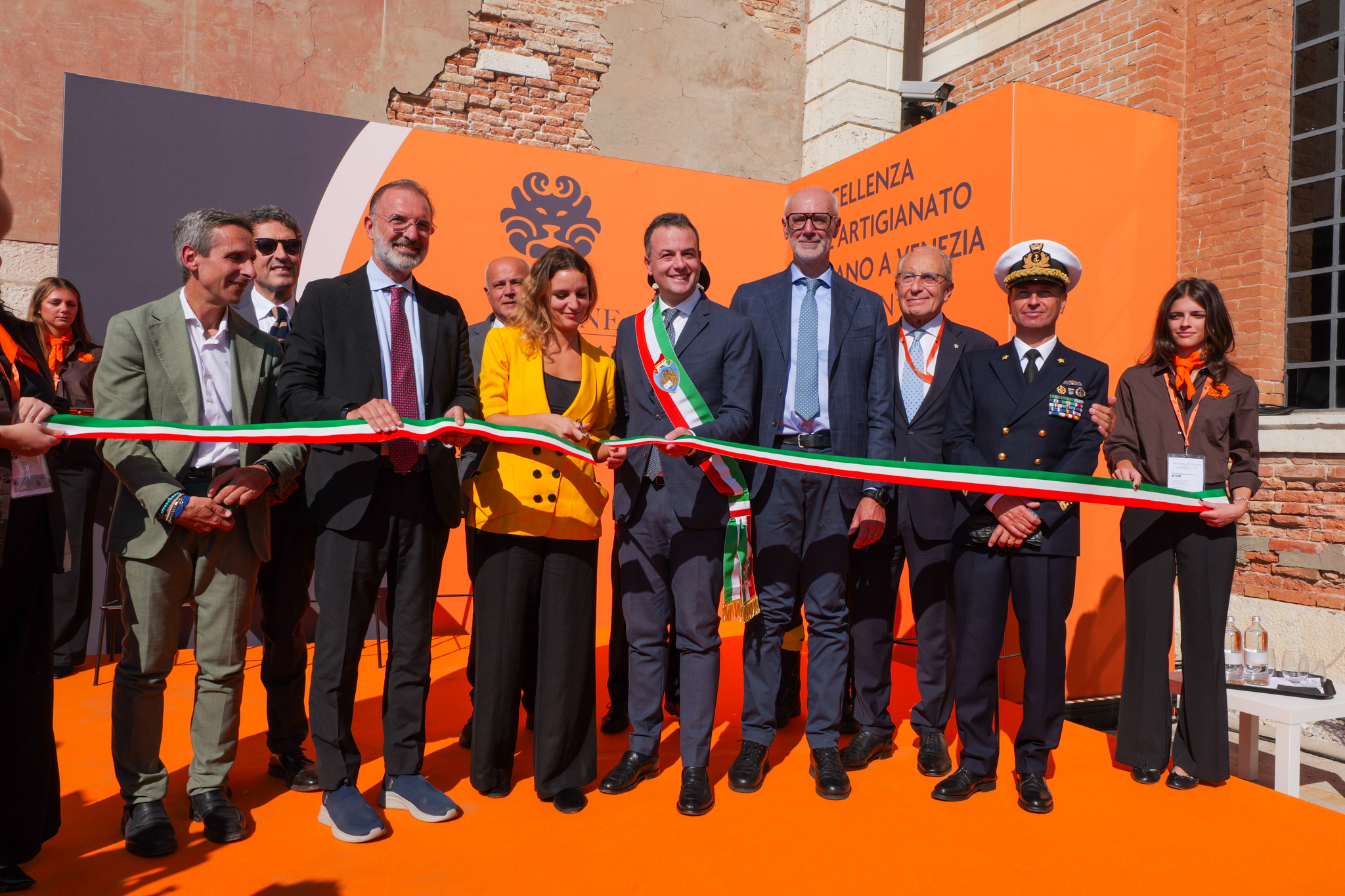 Salone dell’Alto Artigianato Italiano, aperta all’Arsenale la quarta edizione con 163 maestri del saper fare da tutta Italia. Venturini: “Qui il passato dialoga con il futuro”
